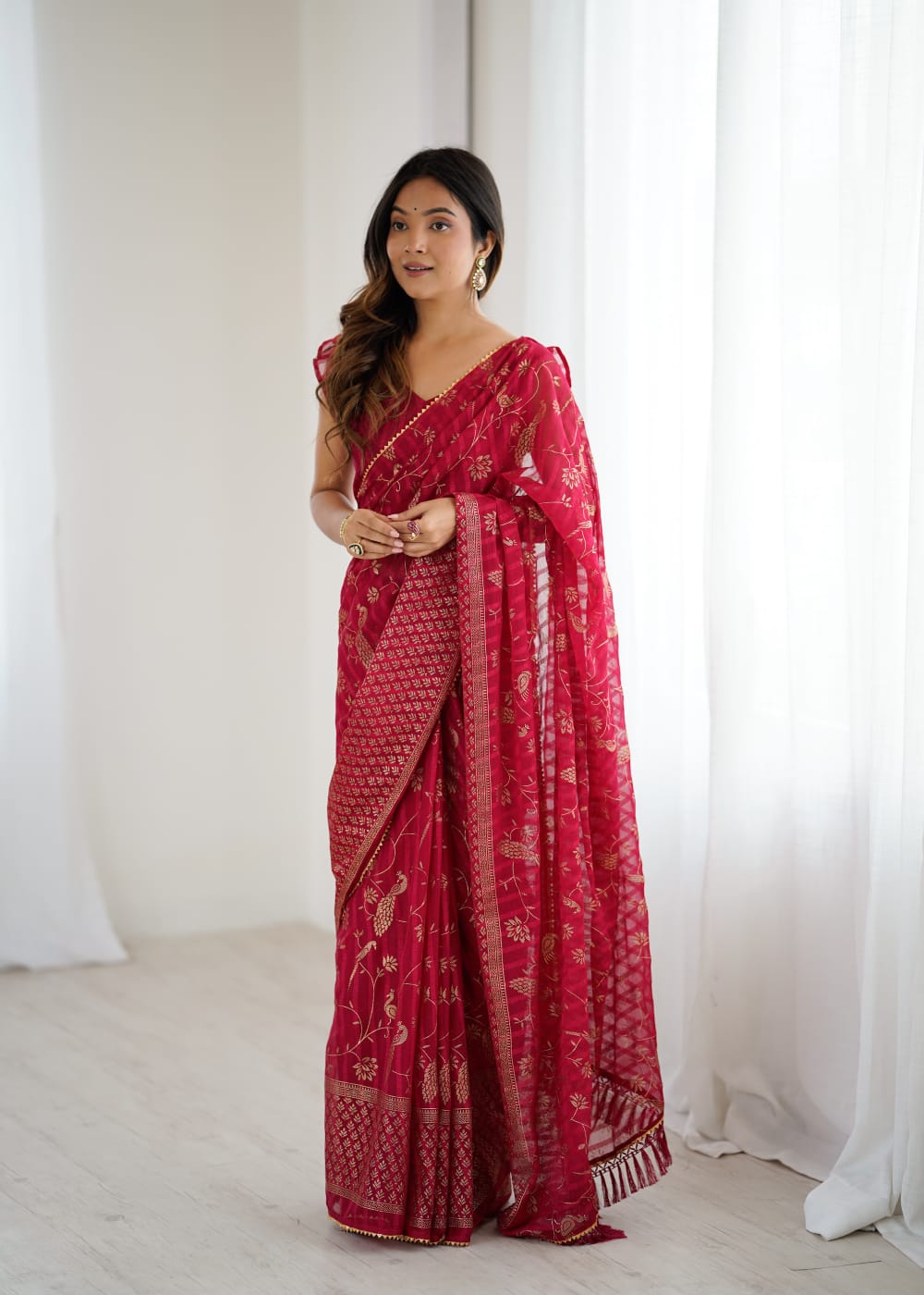 Lorenvalley Fashion Red Solo Georgette Superb Finishing Foils Print & Fancy Zalar Lace in Border Saree with Blouse - Swadesiicart