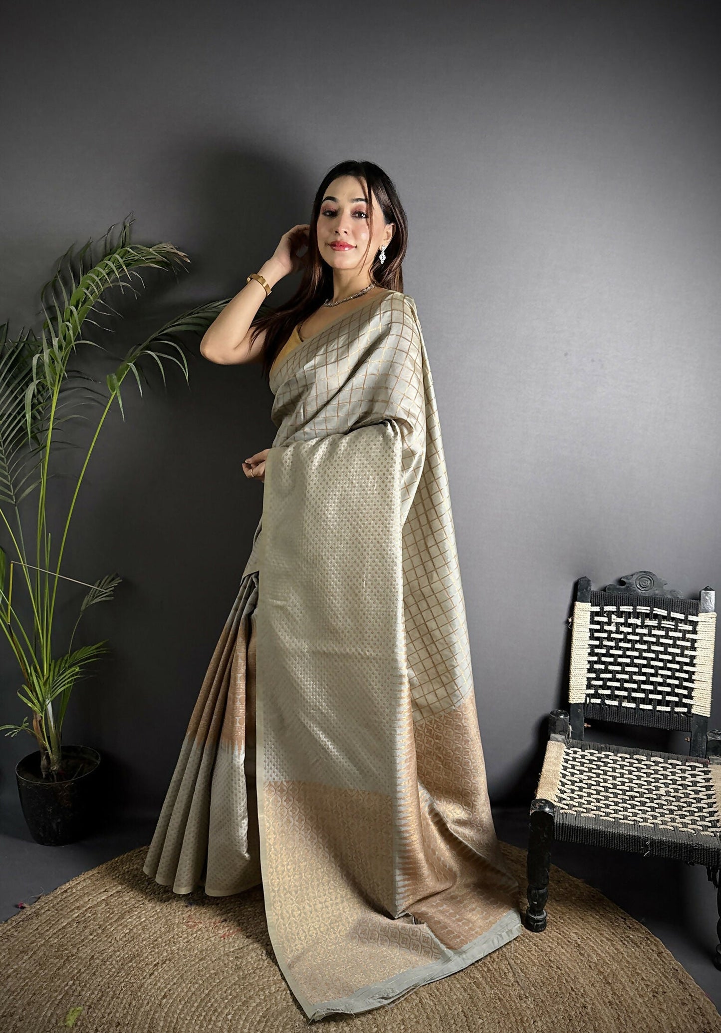 Joban Fashion Grey Banarasi Soft Lichi Silk Checks & Woven Saree | Swadesiicart