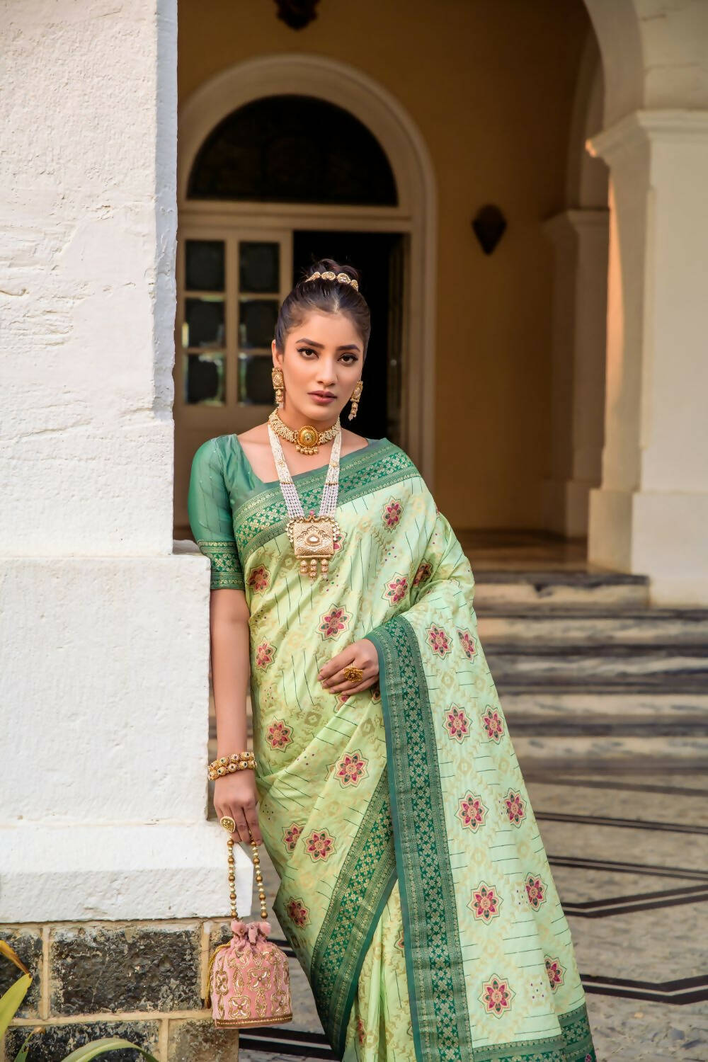 Vishnu Weaves Women's Sea Green Patola Banarasi Silk Meenakari Zari Woven Saree with Blouse - Swadesiicart