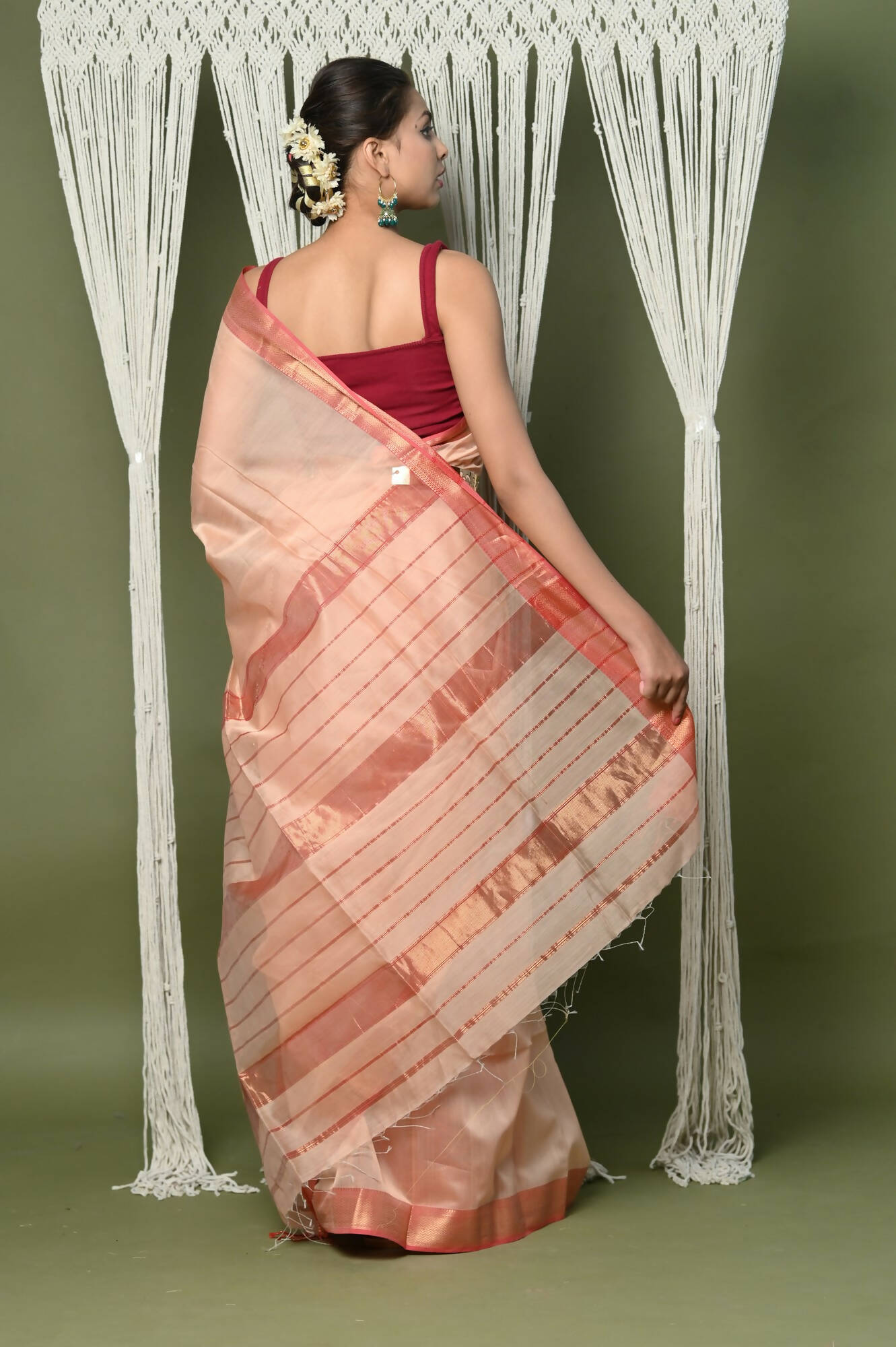 Very Much Indian Handloom Cotton Silk Maheshwari Saree With Sleek Golden Border - Beige | Swadesiicart