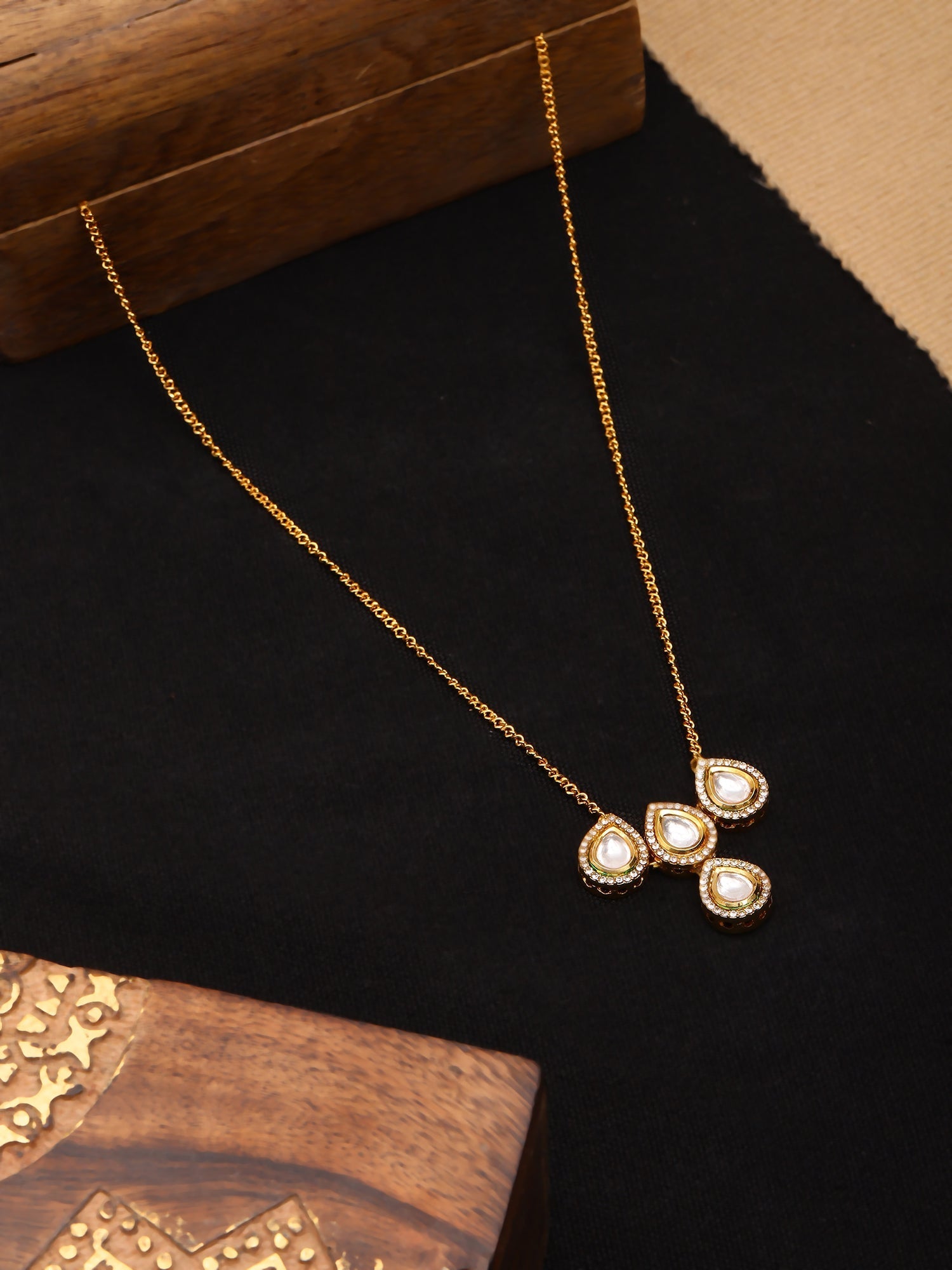 Kundan Golden Necklace - Ruby Raang | Swadesiicart