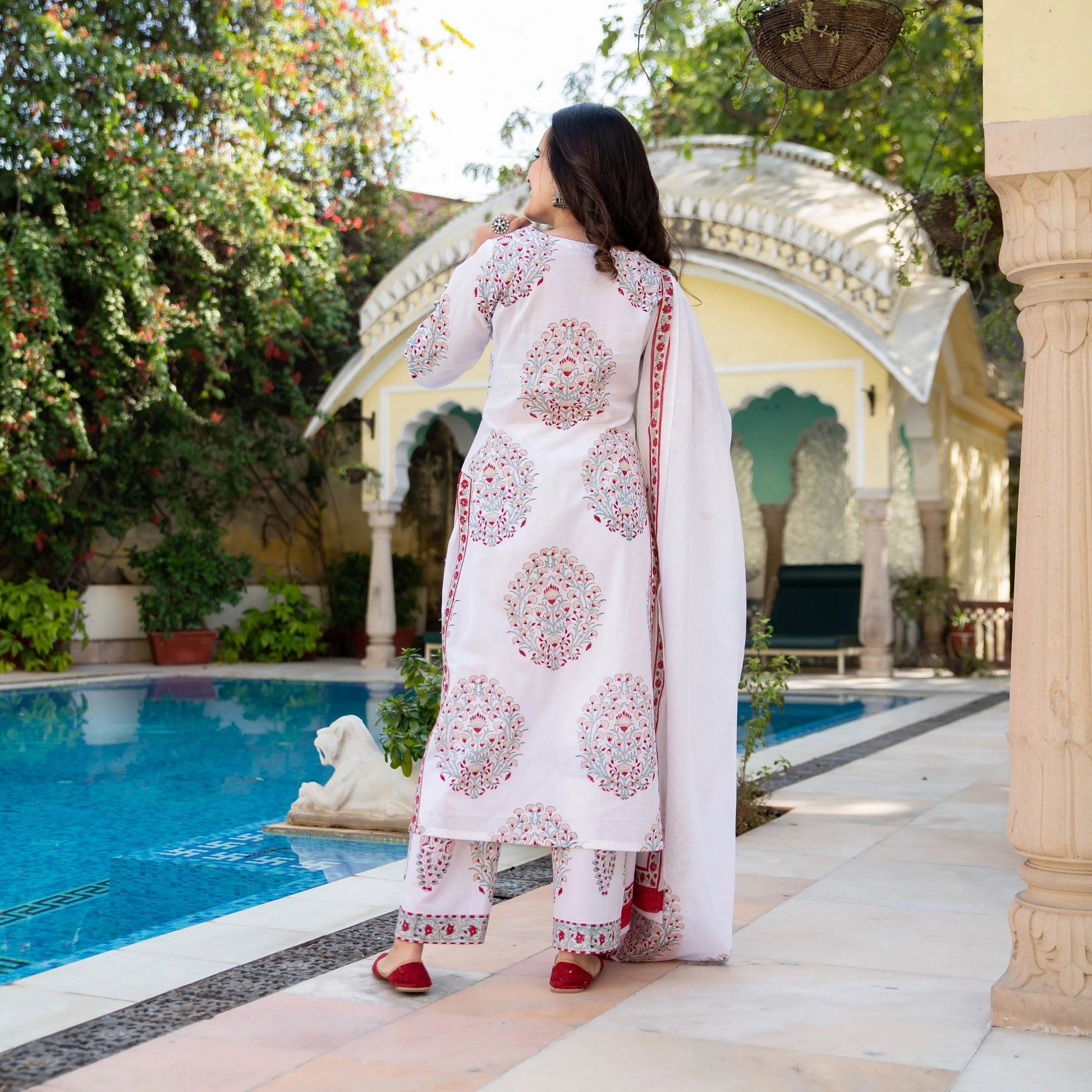 Indian Clothing Malishka Women's White Cotton Floral Printed Kurta Pant Set With Dupatta - White - Swadesiicart