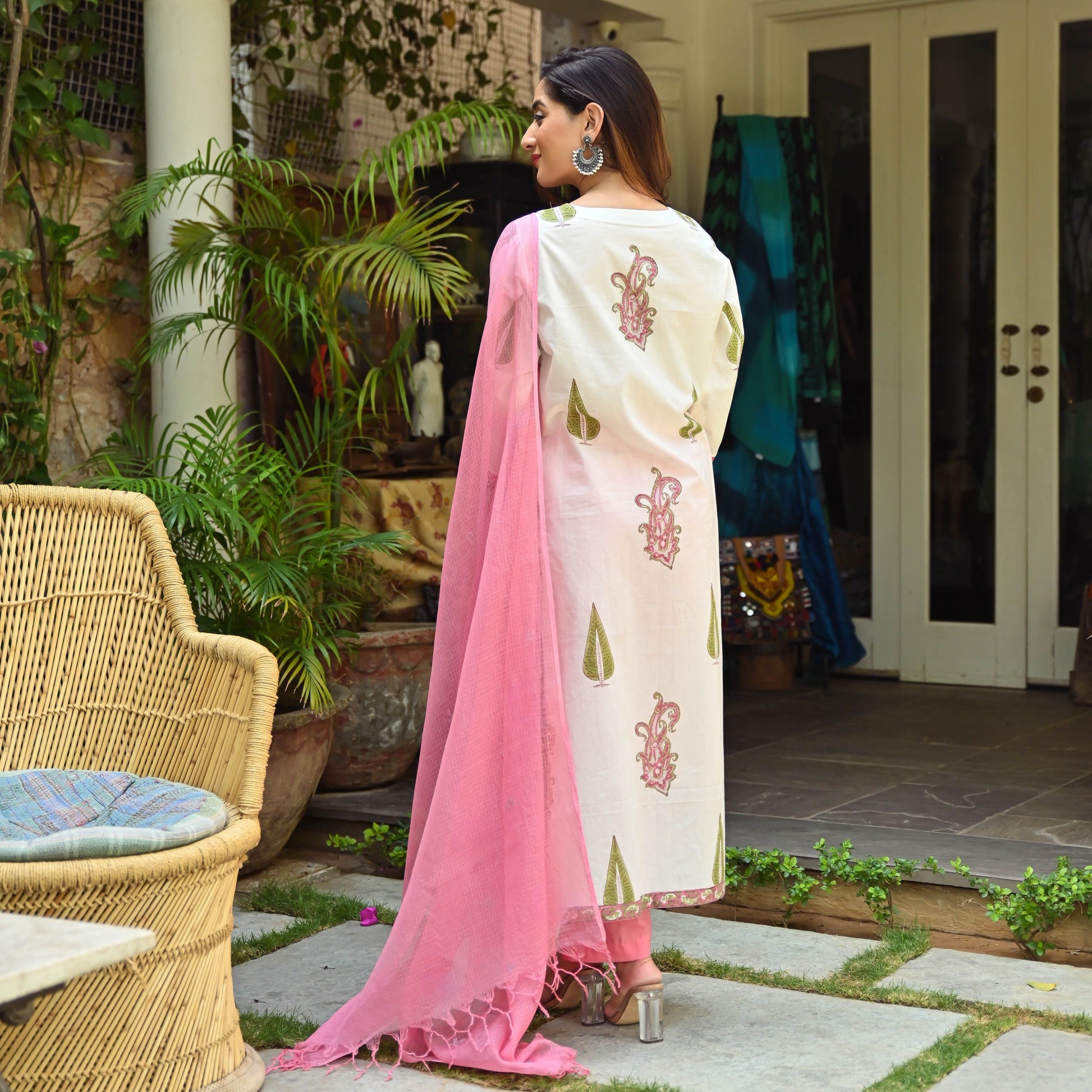 Indian Clothing Malishka Women's Pink Cotton Floral Printed Kurta Pant Set With Dupatta - White - Swadesiicart