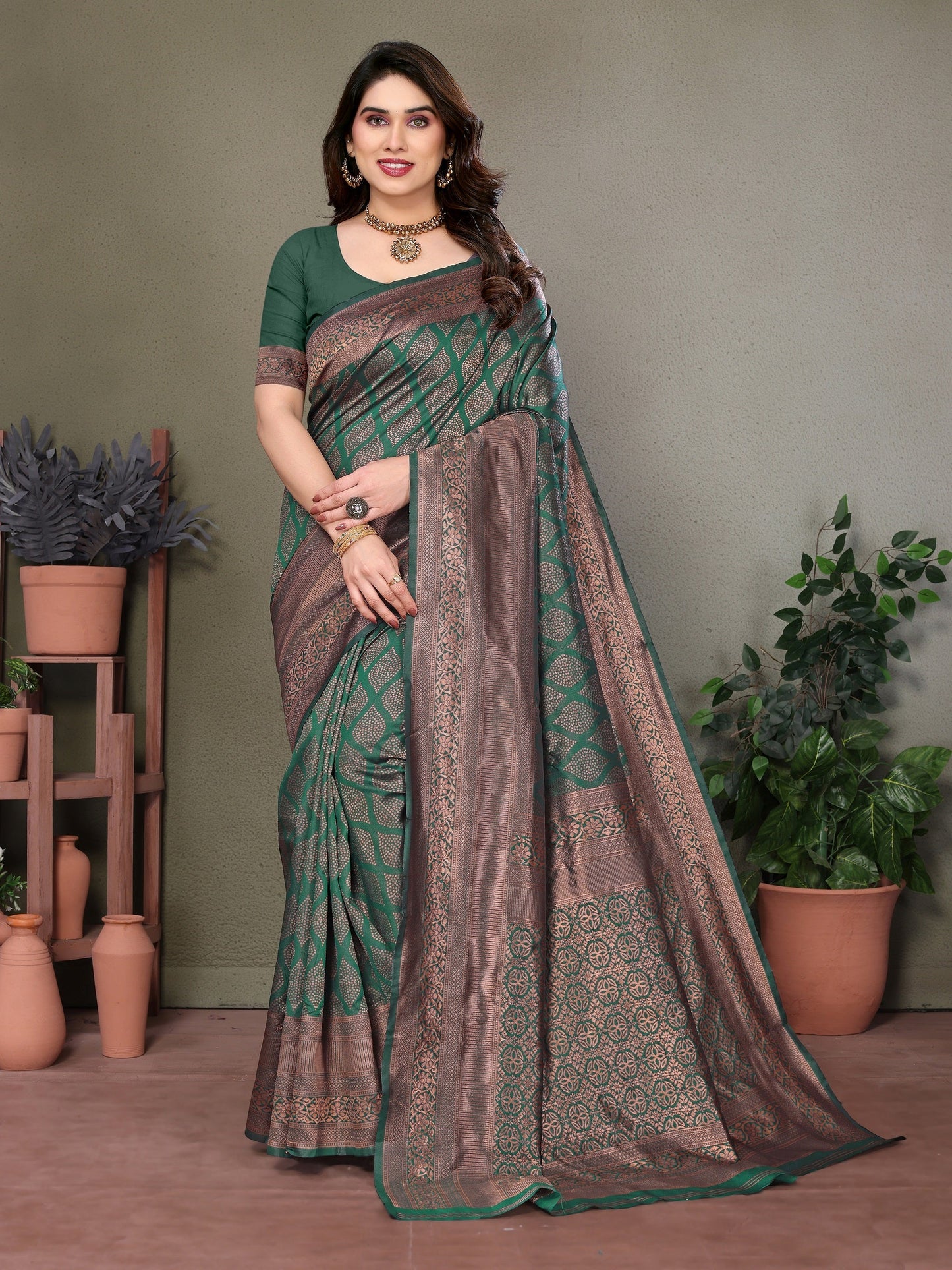 Vedant Vastram Litchi Silk Banarasi Silk Saree - Bottle Green | Swadesiicart