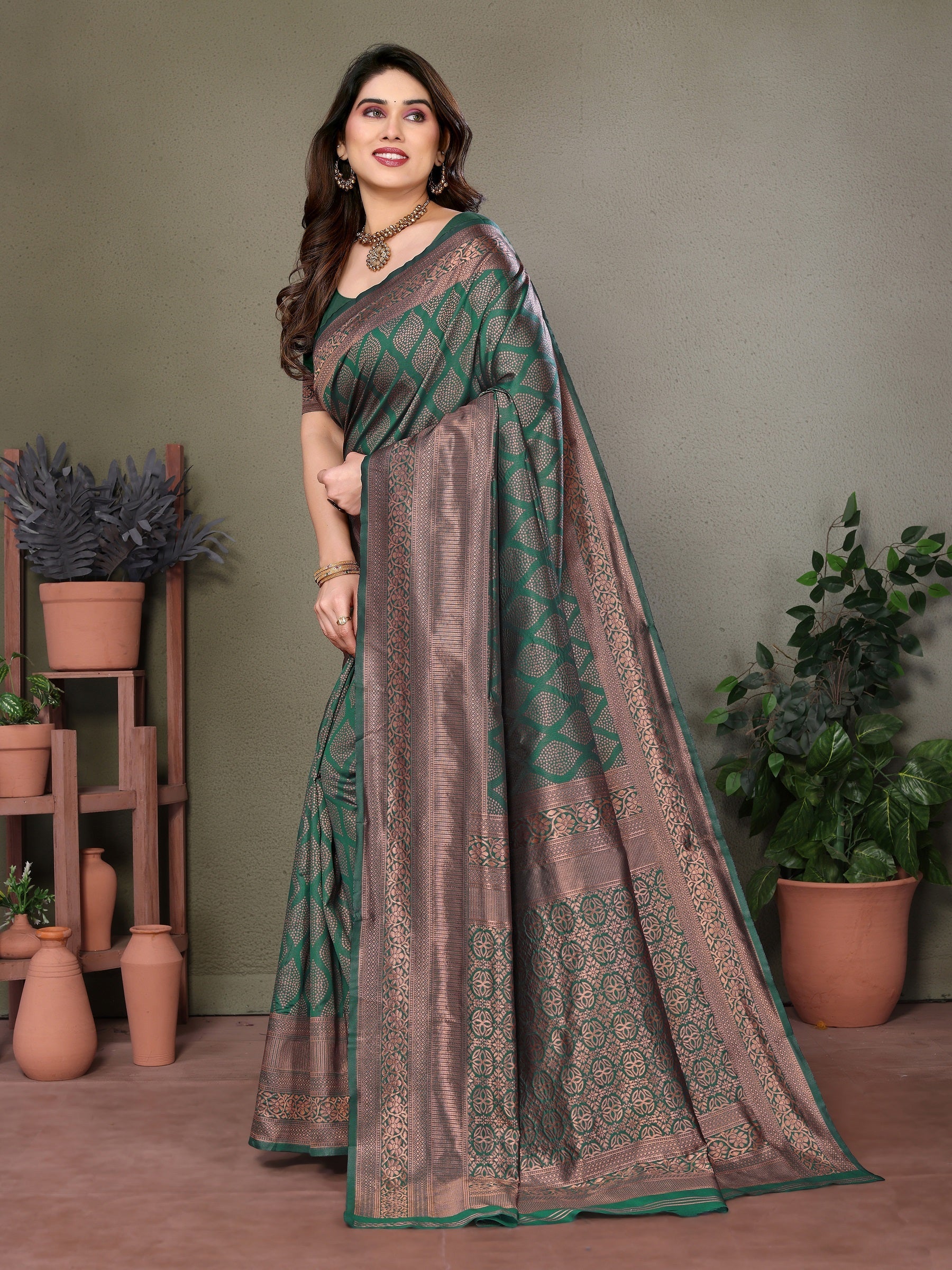 Vedant Vastram Litchi Silk Banarasi Silk Saree - Bottle Green | Swadesiicart
