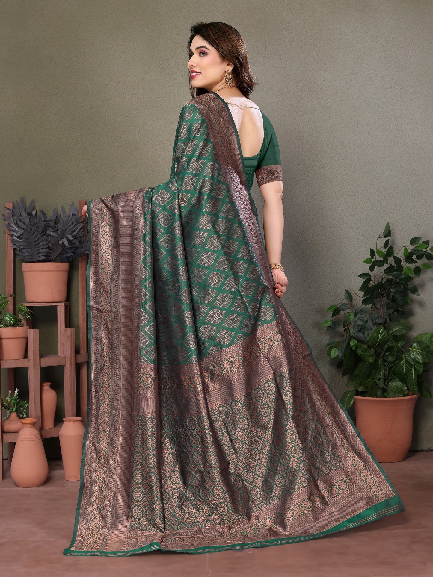Vedant Vastram Litchi Silk Banarasi Silk Saree - Bottle Green | Swadesiicart