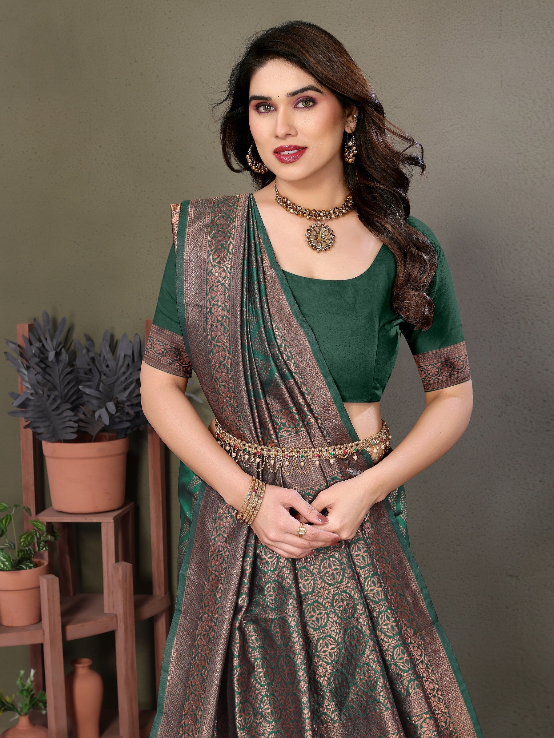 Vedant Vastram Litchi Silk Banarasi Silk Saree - Bottle Green | Swadesiicart