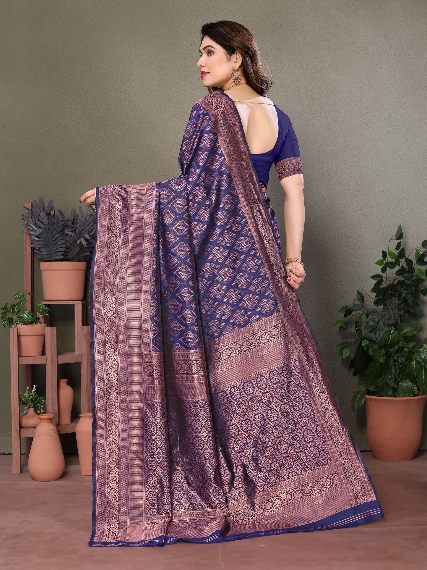 Vedant Vastram Litchi Silk Banarasi Silk Saree - Navy | Swadesiicart