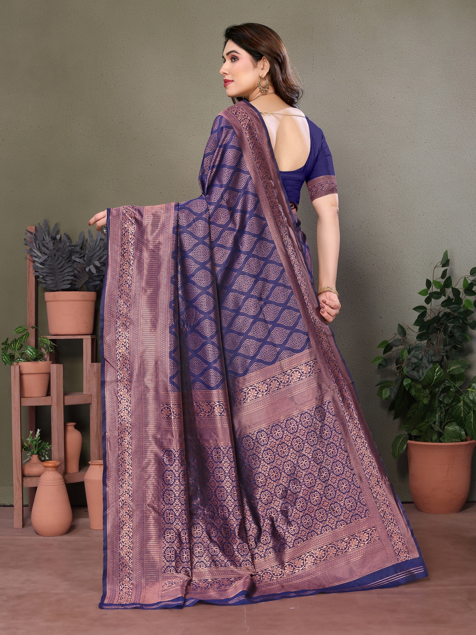Vedant Vastram Litchi Silk Banarasi Silk Saree - Navy | Swadesiicart