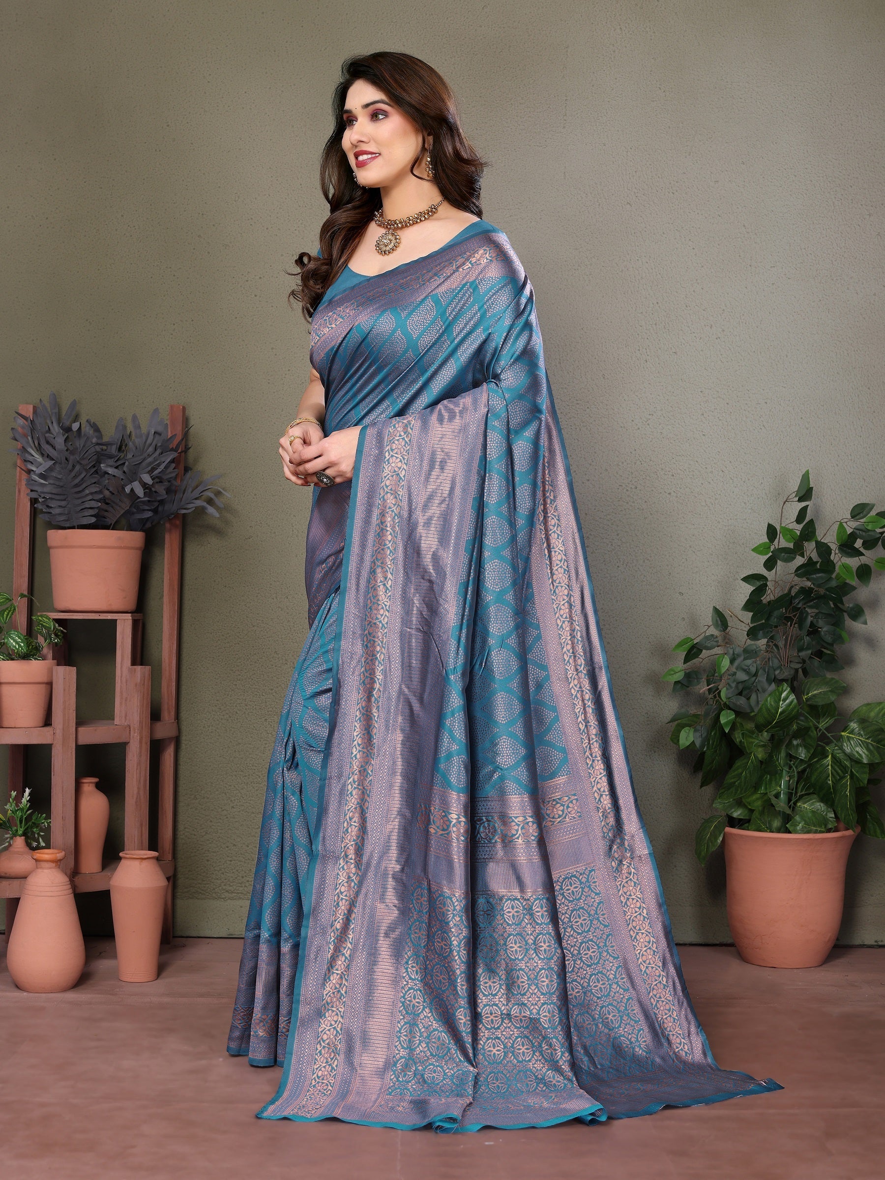 Vedant Vastram Litchi Silk Banarasi Silk Saree - Rama | Swadesiicart