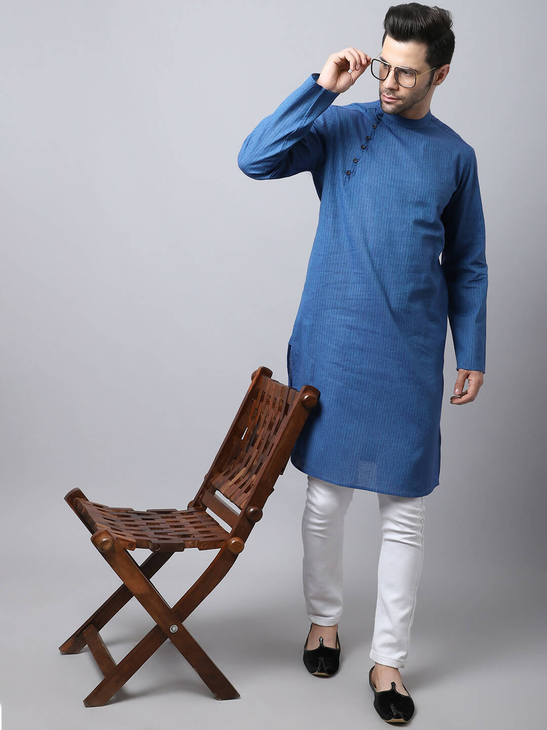 Even Apparels Blue Pure Cotton Men's Kurta With Side Placket | Swadesiicart