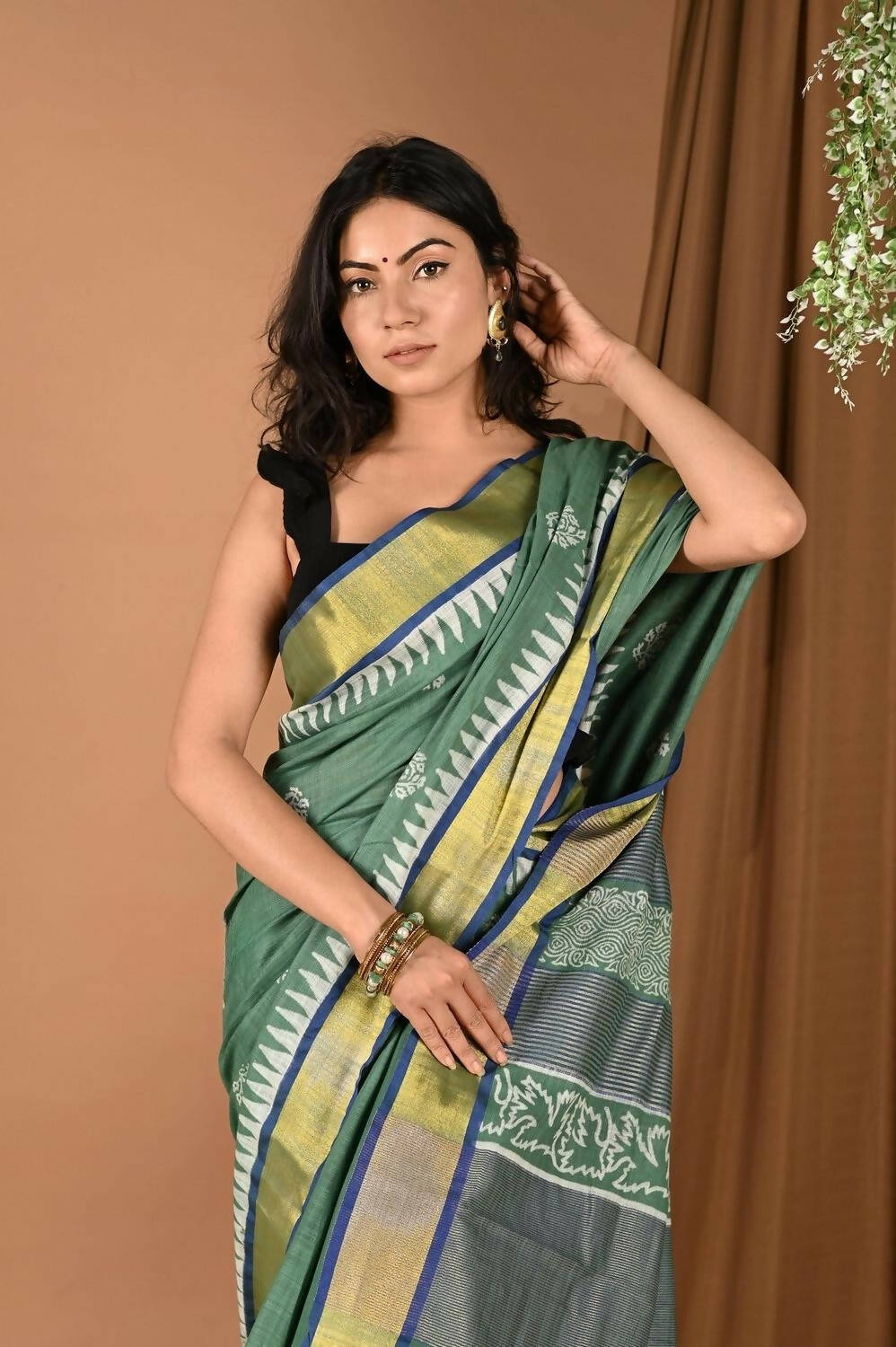 Very Much Indian Pure Cotton Handloom Saree With Intricate Borders - Green | Swadesiicart