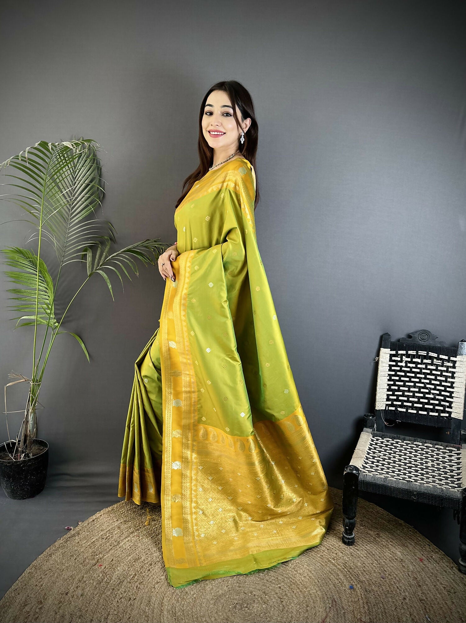 Joban Fashion Light Green Banarasi Soft Silk Woven Saree | Swadesiicart
