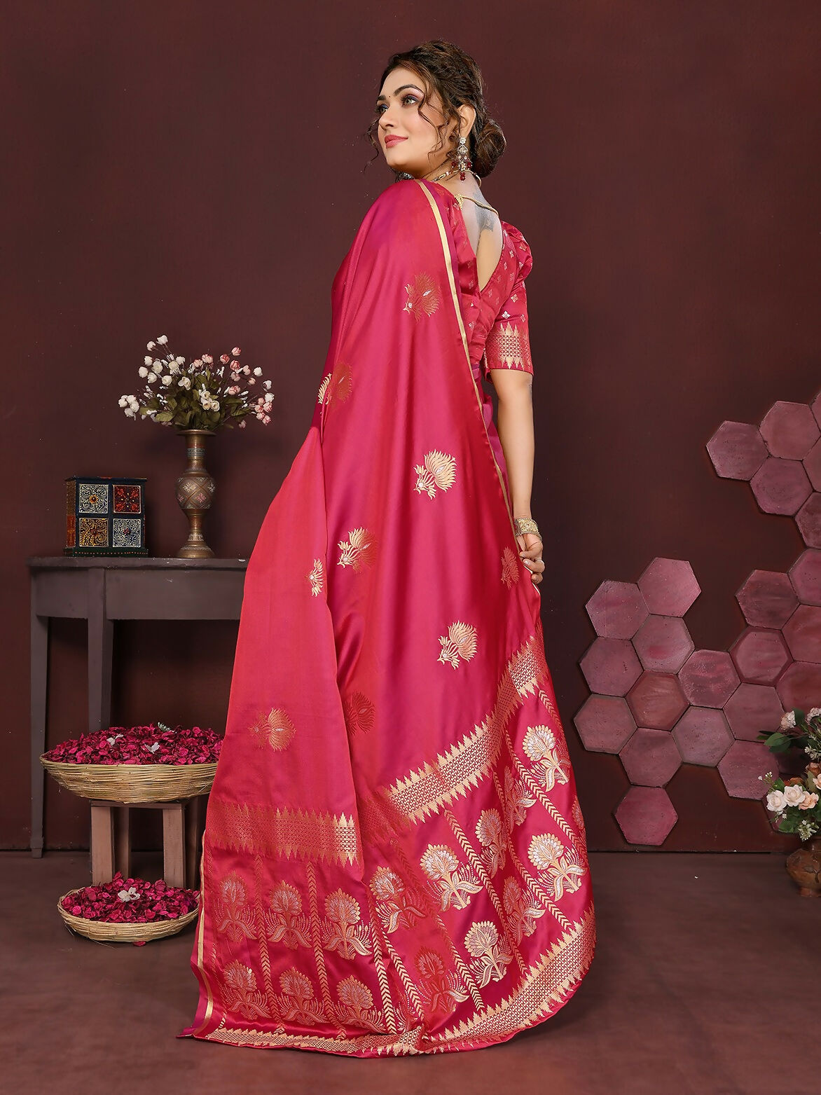 Joban Fashion Pink Floral Motifs Banarasi Silk Sarees | Swadesiicart