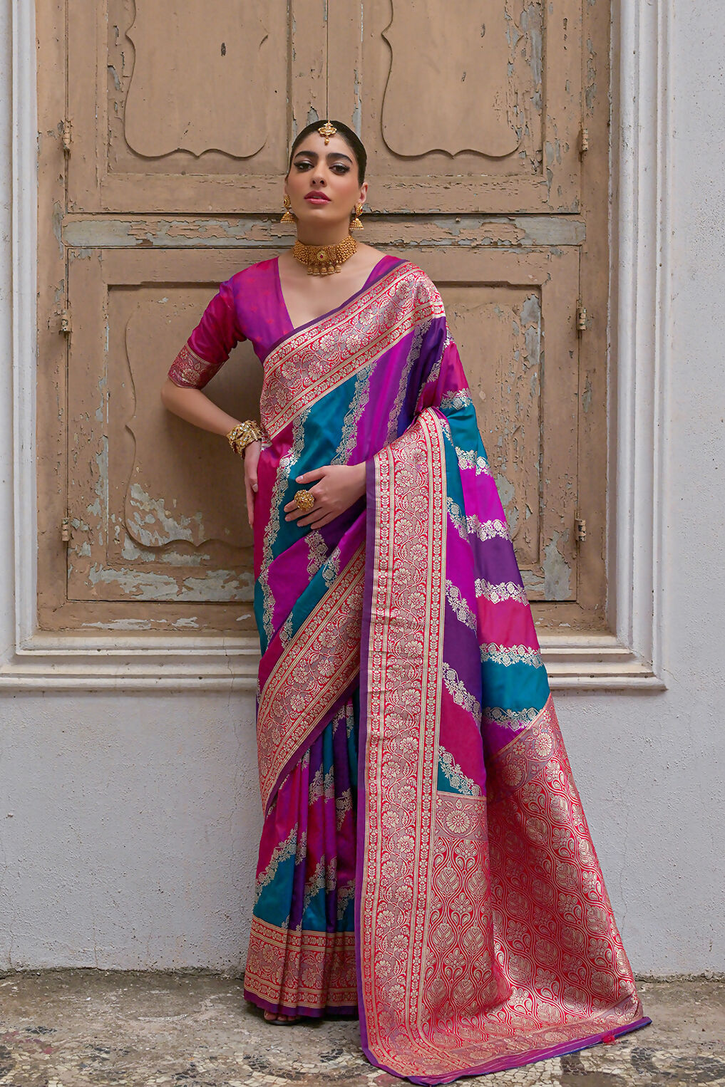 Vishnu Weaves Women's Pink Banarasi Silk Zari Woven Saree with Blouse - Swadesiicart