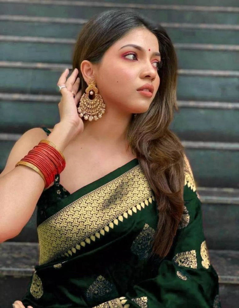 Vamika Weaving Banarasi Jacquard Green Kanjivaram Saree | Swadesiicart