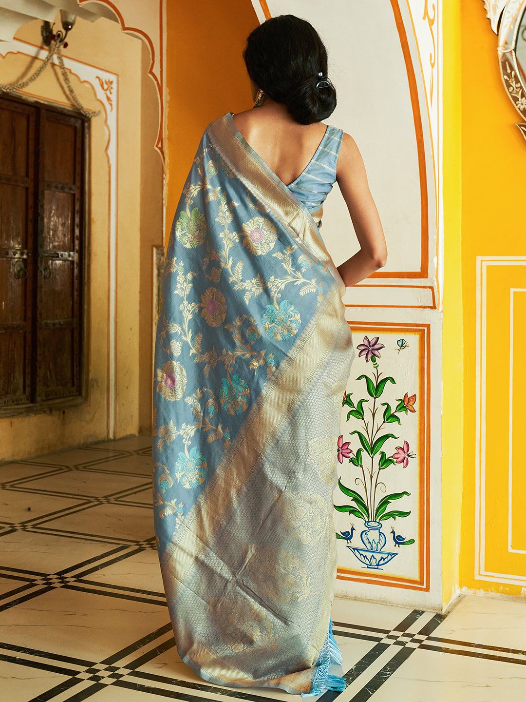 Janasya Grey Banarasi Silk Woven Floral Design Banarasi Saree | Swadesiicart