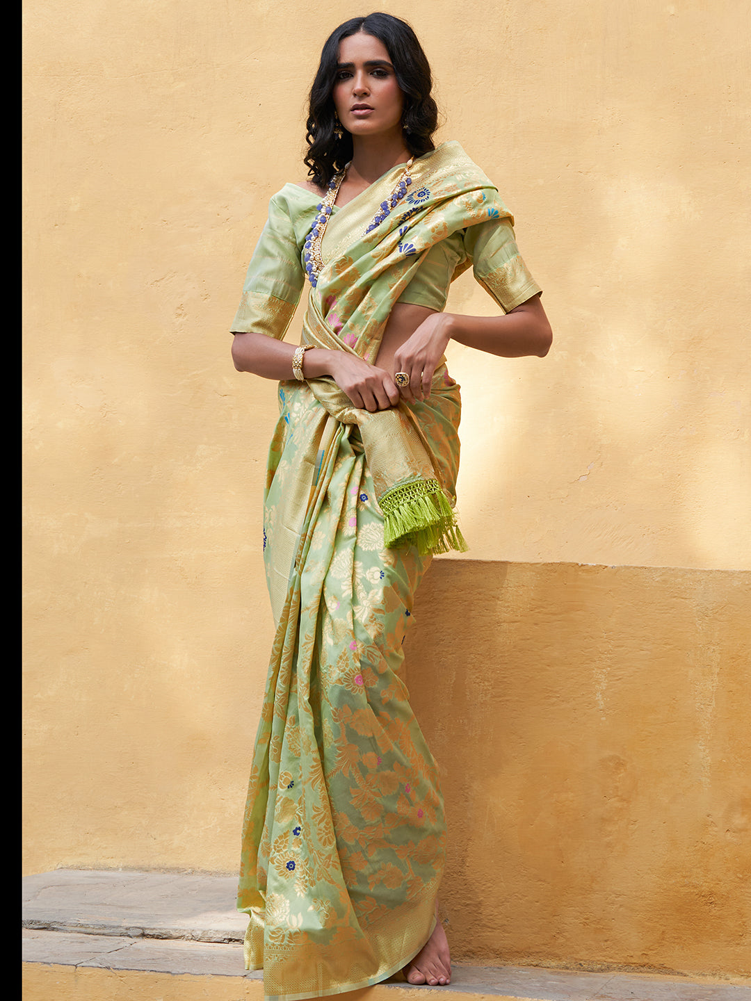 Janasya Light Green Banarasi Silk Woven Floral Design Banarasi Saree | Swadesiicart