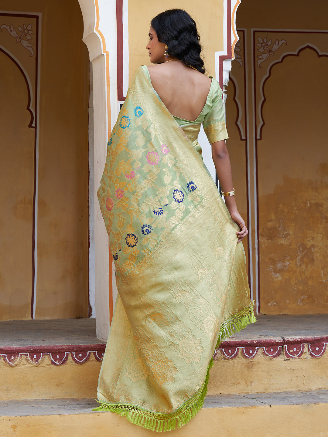Janasya Light Green Banarasi Silk Woven Floral Design Banarasi Saree | Swadesiicart