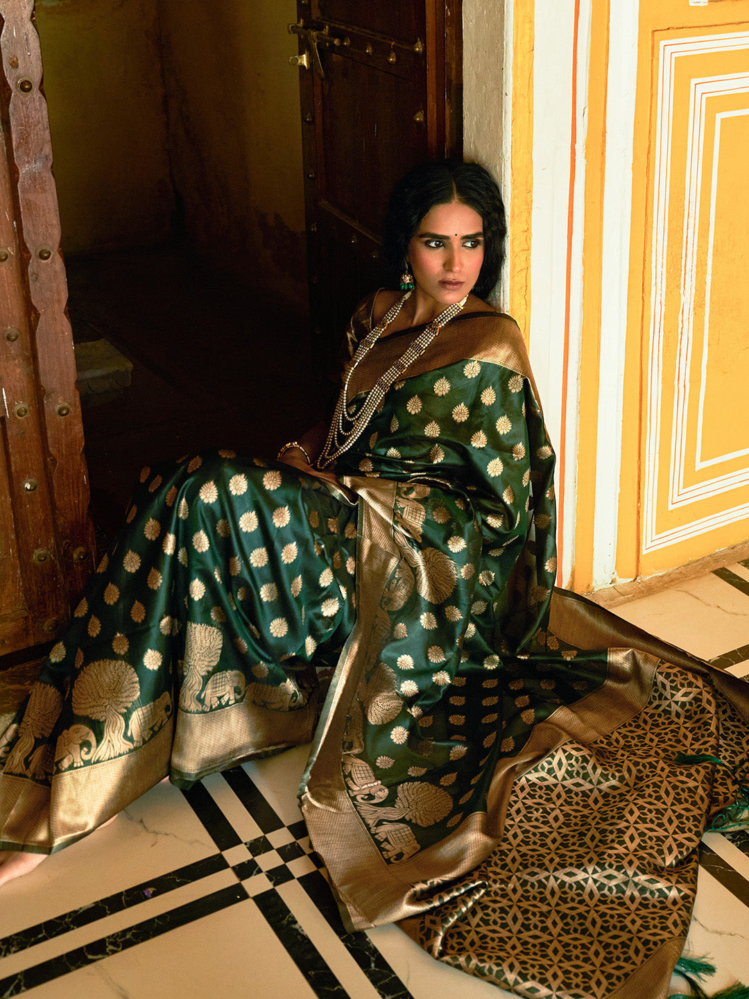 Janasya Dark Green Organza Woven Ethnic Motifs Kanjeevaram Saree | Swadesiicart