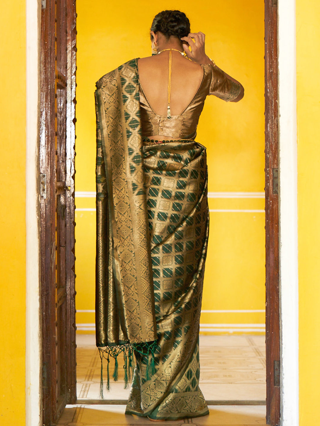 Janasya Dark Green Organza Woven Ethnic Motifs Kanjeevaram Saree | Swadesiicart