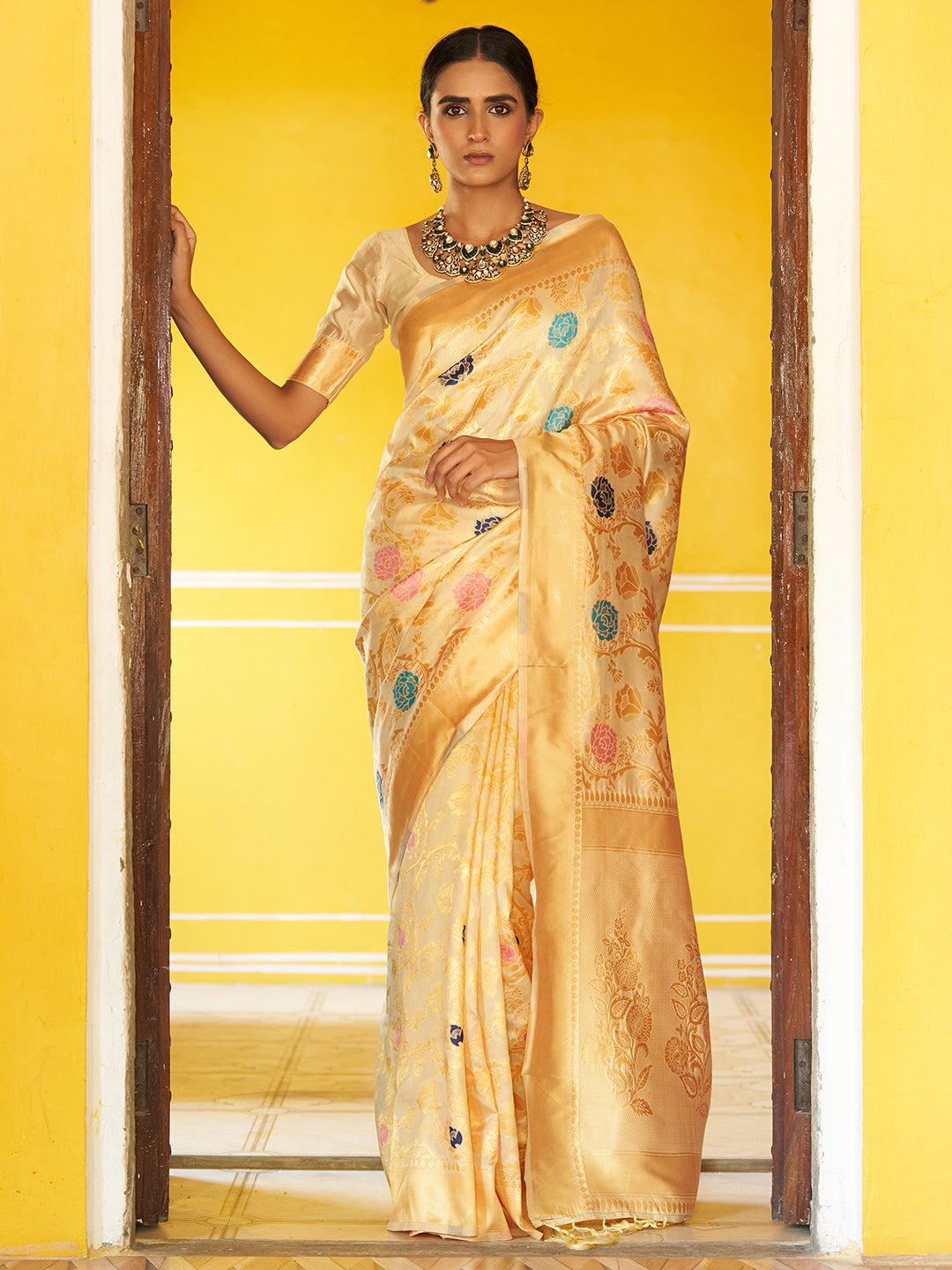 Janasya Cream Banarasi Silk Woven Floral Design Banarasi Saree | Swadesiicart