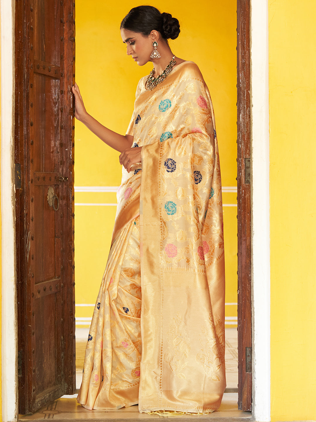 Janasya Cream Banarasi Silk Woven Floral Design Banarasi Saree | Swadesiicart