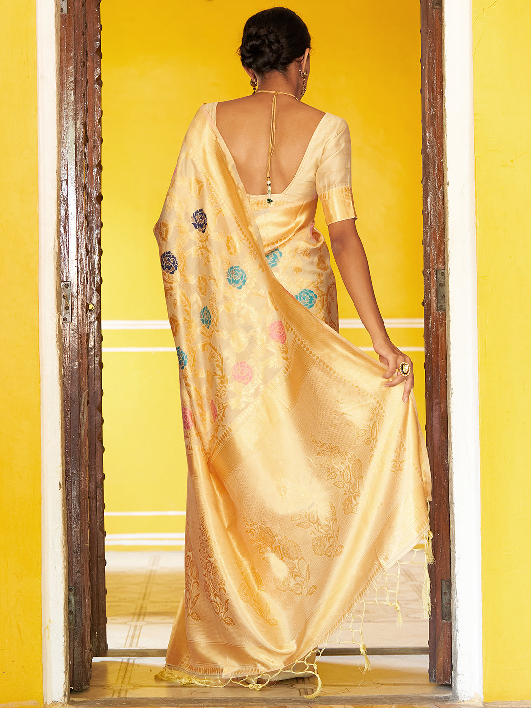 Janasya Cream Banarasi Silk Woven Floral Design Banarasi Saree | Swadesiicart