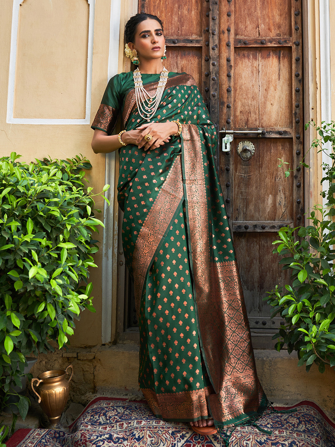 Janasya Green Banarasi Silk Ethnic Motifs Woven Design Saree | Swadesiicart