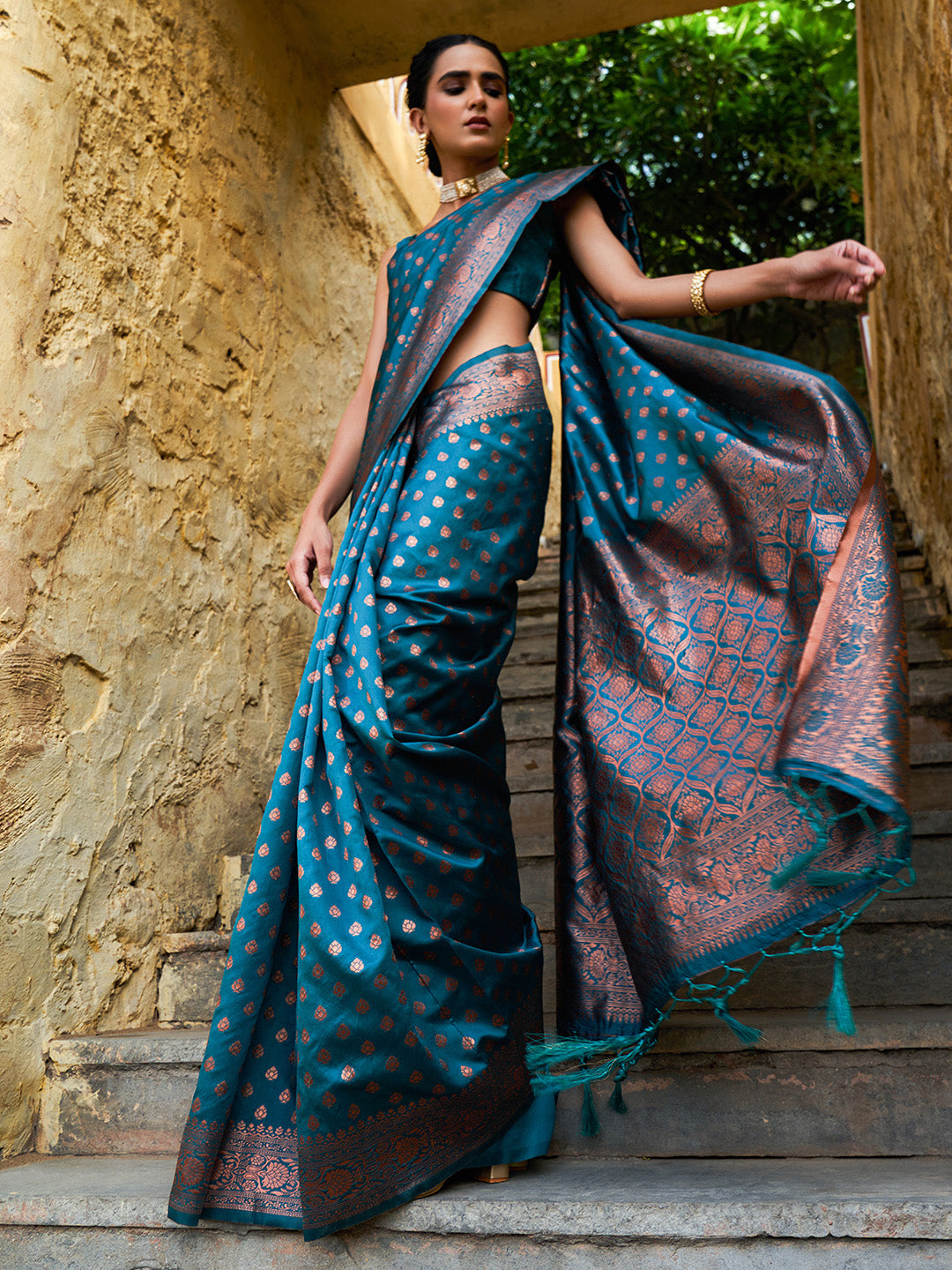 Janasya Green Banarasi Silk Ethnic Motifs Woven Design Saree | Swadesiicart