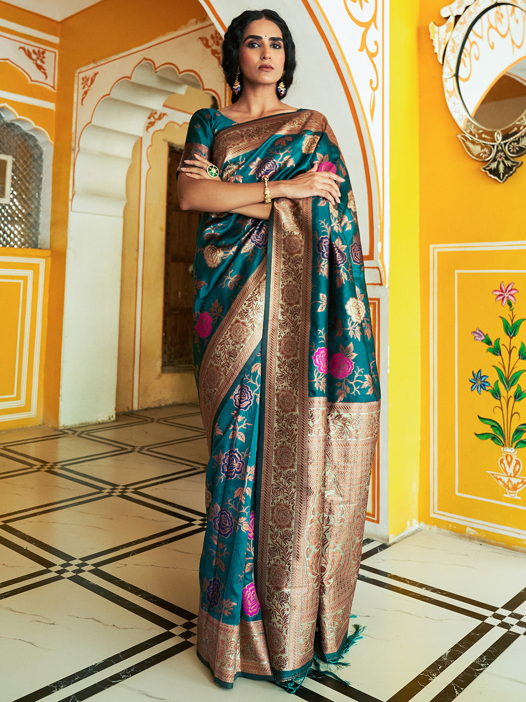 Janasya Dark Green Banarasi Silk Floral Woven Design Saree | Swadesiicart