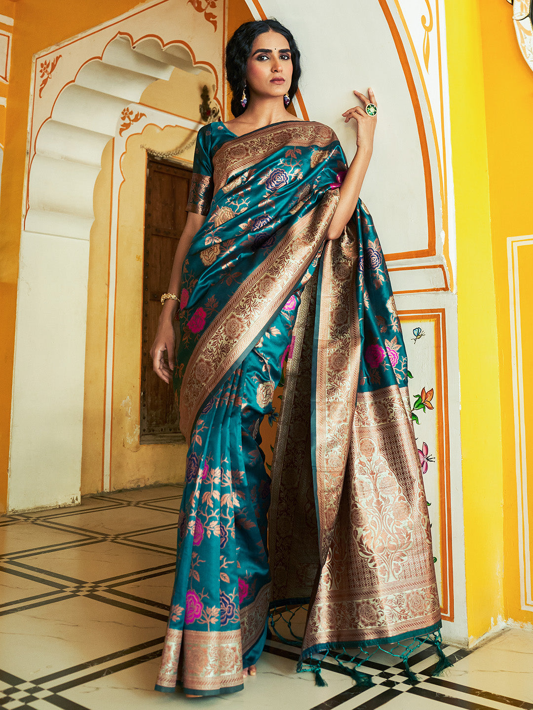 Janasya Dark Green Banarasi Silk Floral Woven Design Saree | Swadesiicart