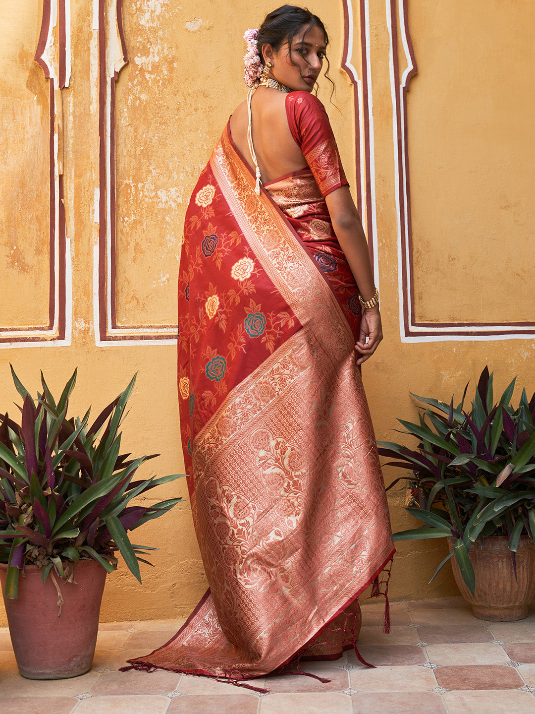 Janasya Red Banarasi Silk Floral Woven Design Saree | Swadesiicart