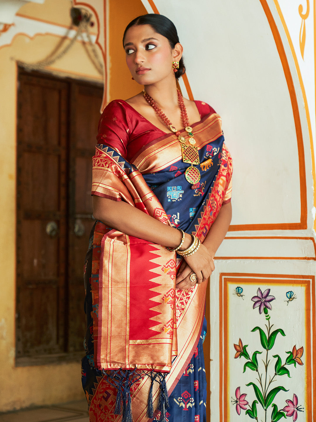 Janasya Navy Blue Cotton Silk Woven Ethnic Motifs Patola Saree | Swadesiicart