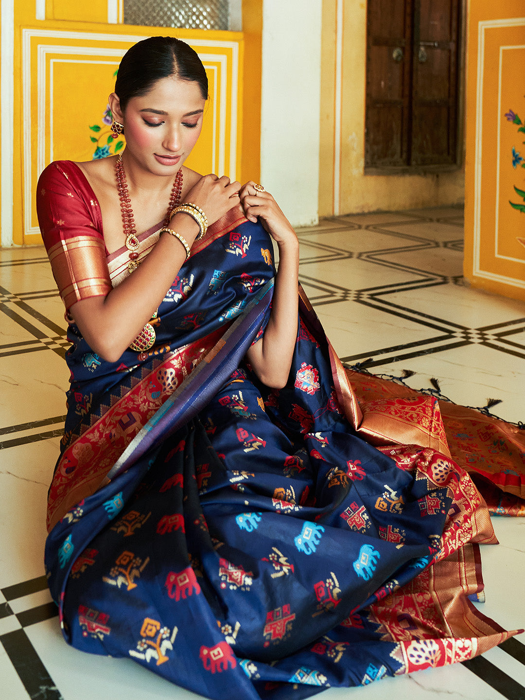 Janasya Navy Blue Cotton Silk Woven Ethnic Motifs Patola Saree | Swadesiicart