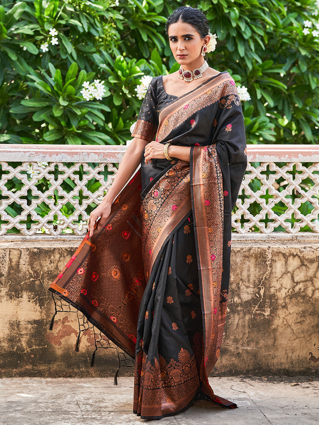 Janasya Black Banarasi Silk Woven Floral Design Banarasi Silk Saree | Swadesiicart