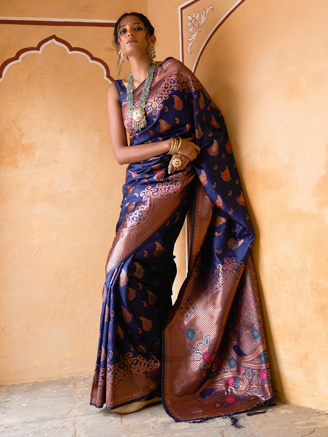Janasya Navy Blue Banarasi Silk Woven Dual Tone Floral Design Banarasi Silk Saree | Swadesiicart