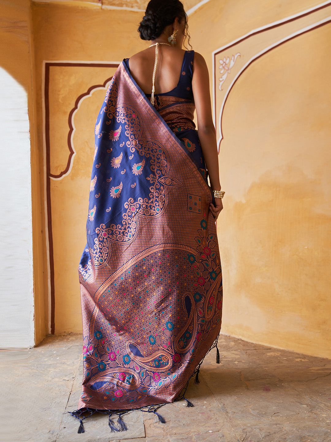Janasya Navy Blue Banarasi Silk Woven Dual Tone Floral Design Banarasi Silk Saree | Swadesiicart