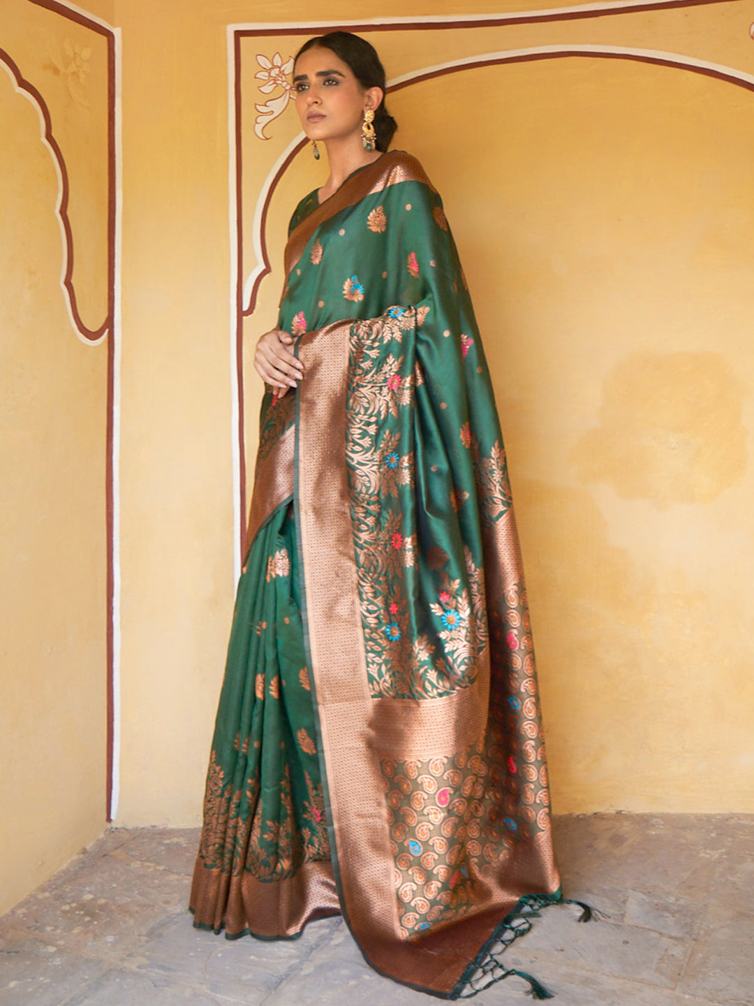 Janasya Green Banarasi Silk Woven Dual Tone Floral Design Banarasi Silk Saree | Swadesiicart