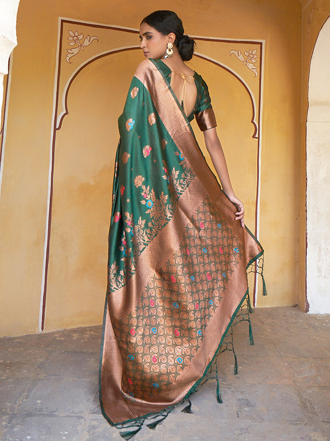Janasya Green Banarasi Silk Woven Dual Tone Floral Design Banarasi Silk Saree | Swadesiicart