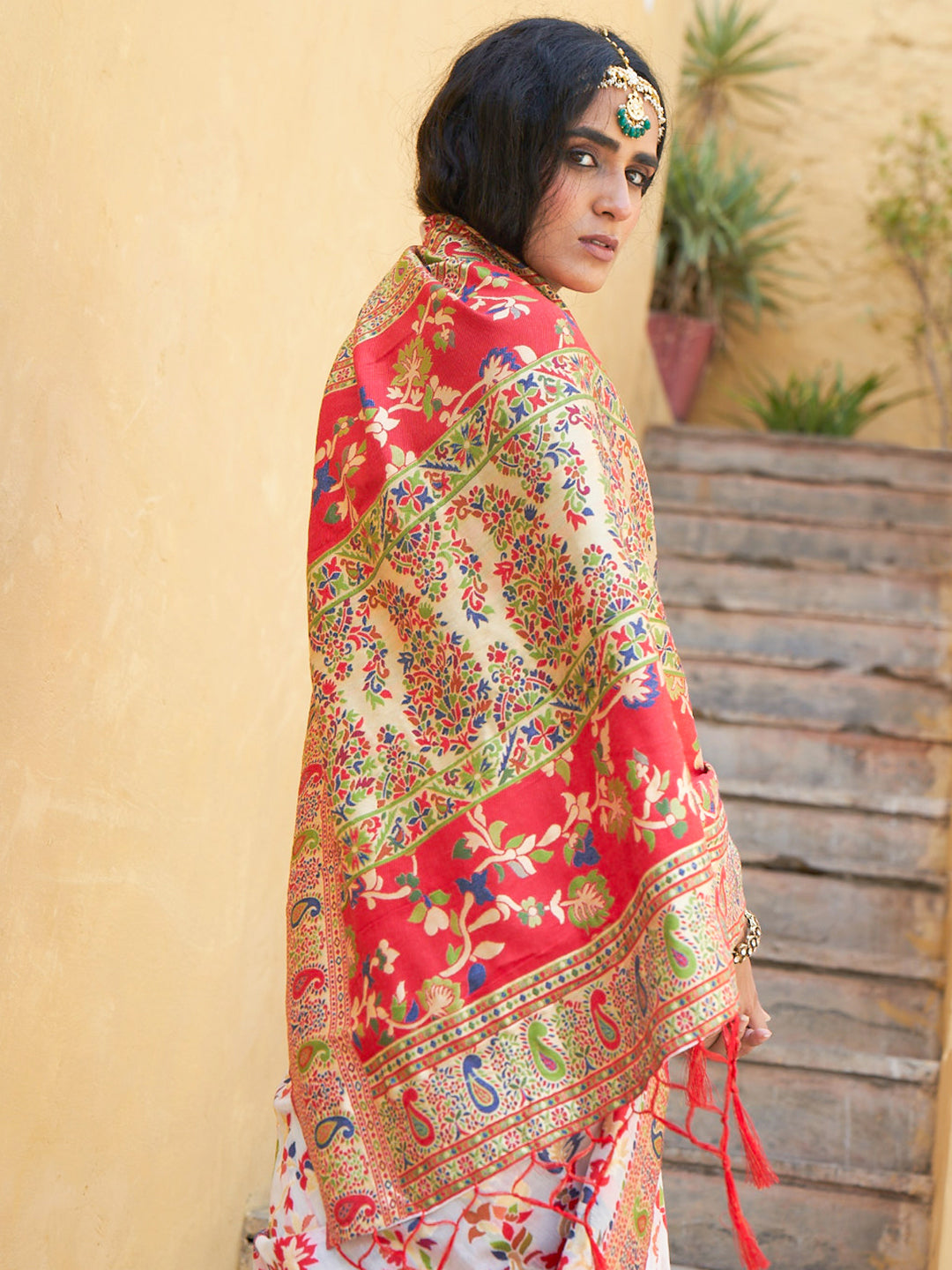 Janasya White Chanderi Silk Pashmina Woven Design Saree | Swadesiicart