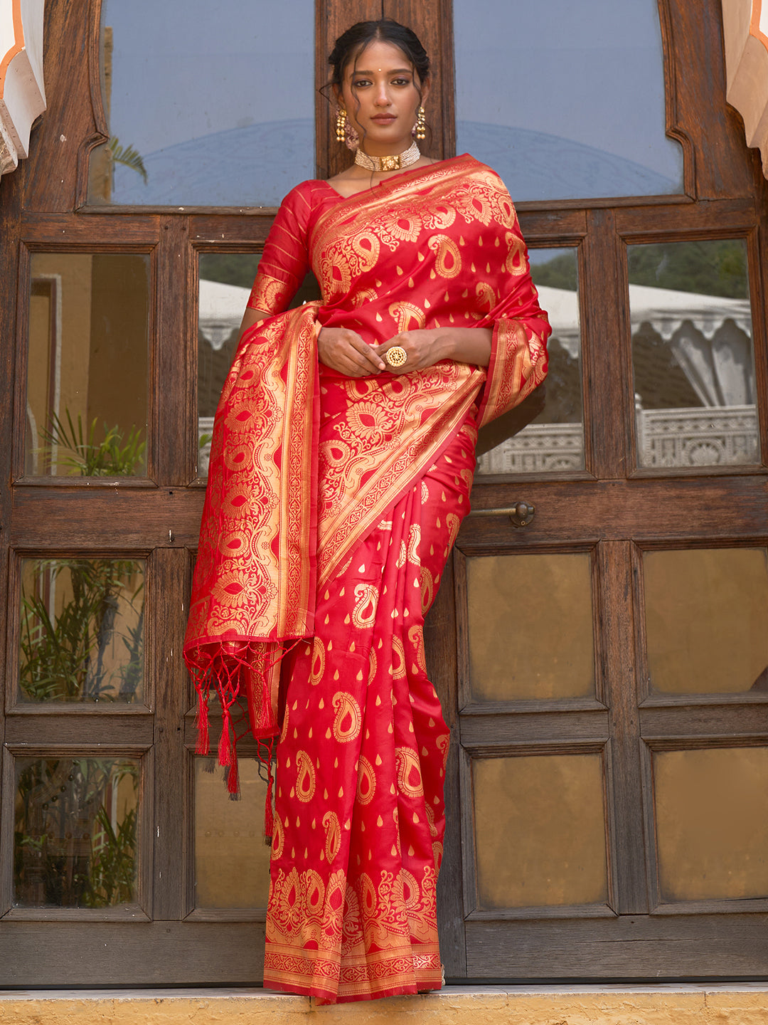 Janasya Red Banarasi Silk Paisley Woven Design Saree | Swadesiicart