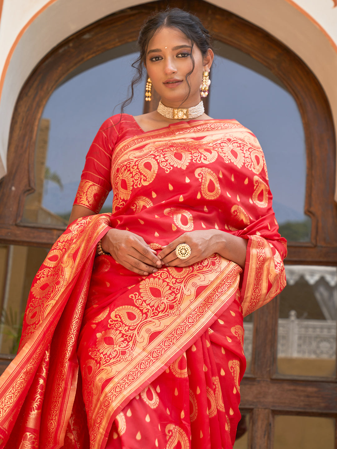 Janasya Red Banarasi Silk Paisley Woven Design Saree | Swadesiicart