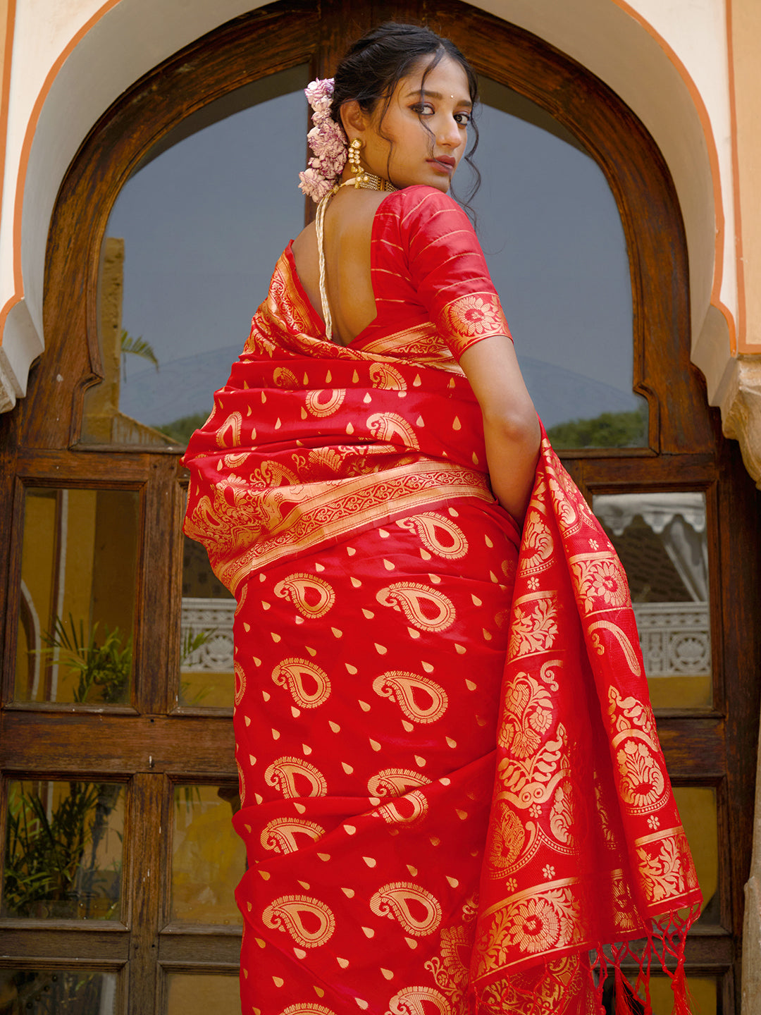 Janasya Red Banarasi Silk Paisley Woven Design Saree | Swadesiicart