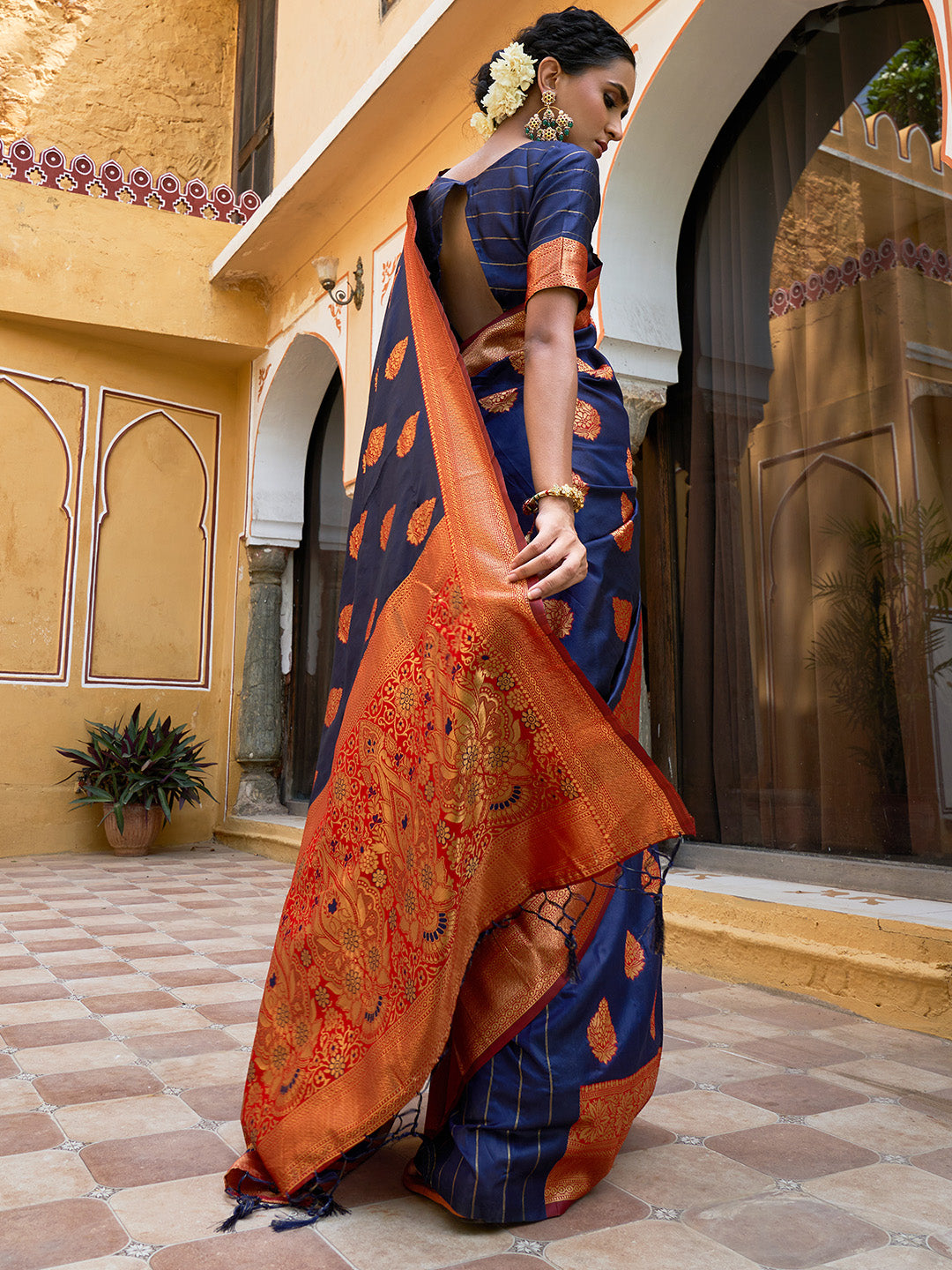 Janasya Navy Blue Silk Blend Woven Ethnic Motifs Woven Design Saree | Swadesiicart