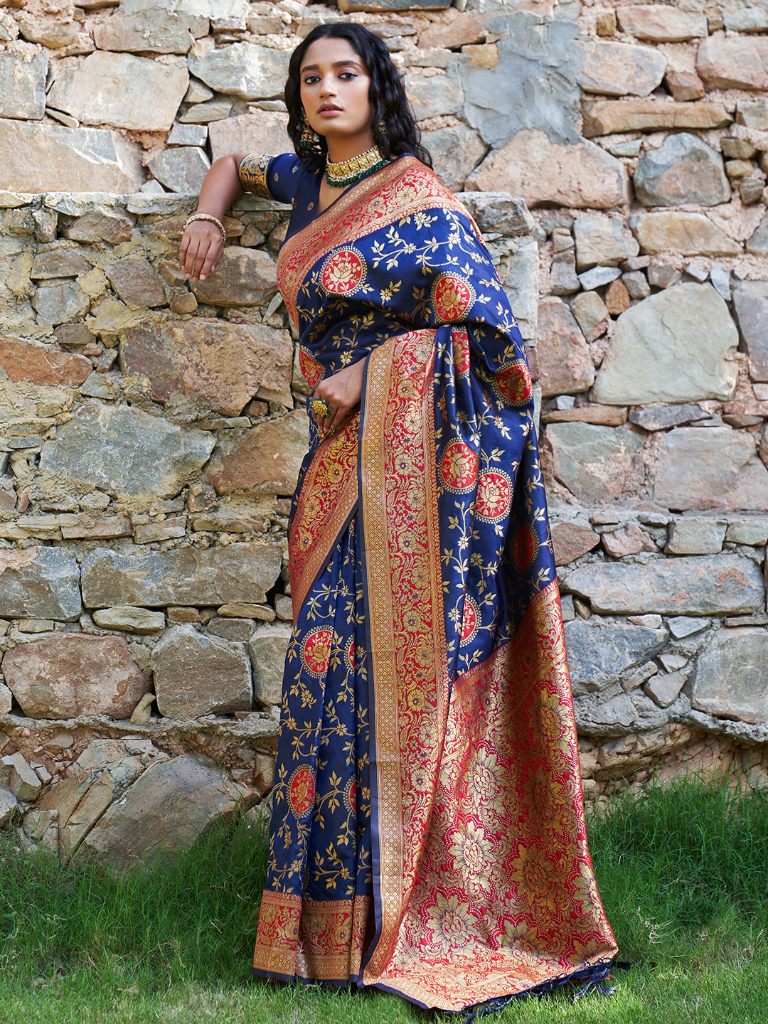 Janasya Navy Blue Silk Blend Woven Jaal Motif Woven Design Saree | Swadesiicart