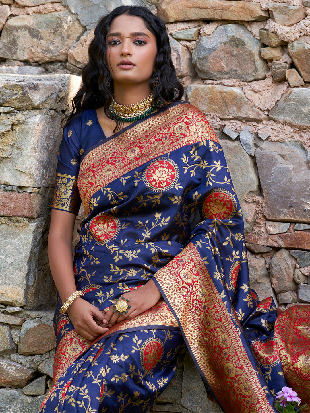 Janasya Navy Blue Silk Blend Woven Jaal Motif Woven Design Saree | Swadesiicart