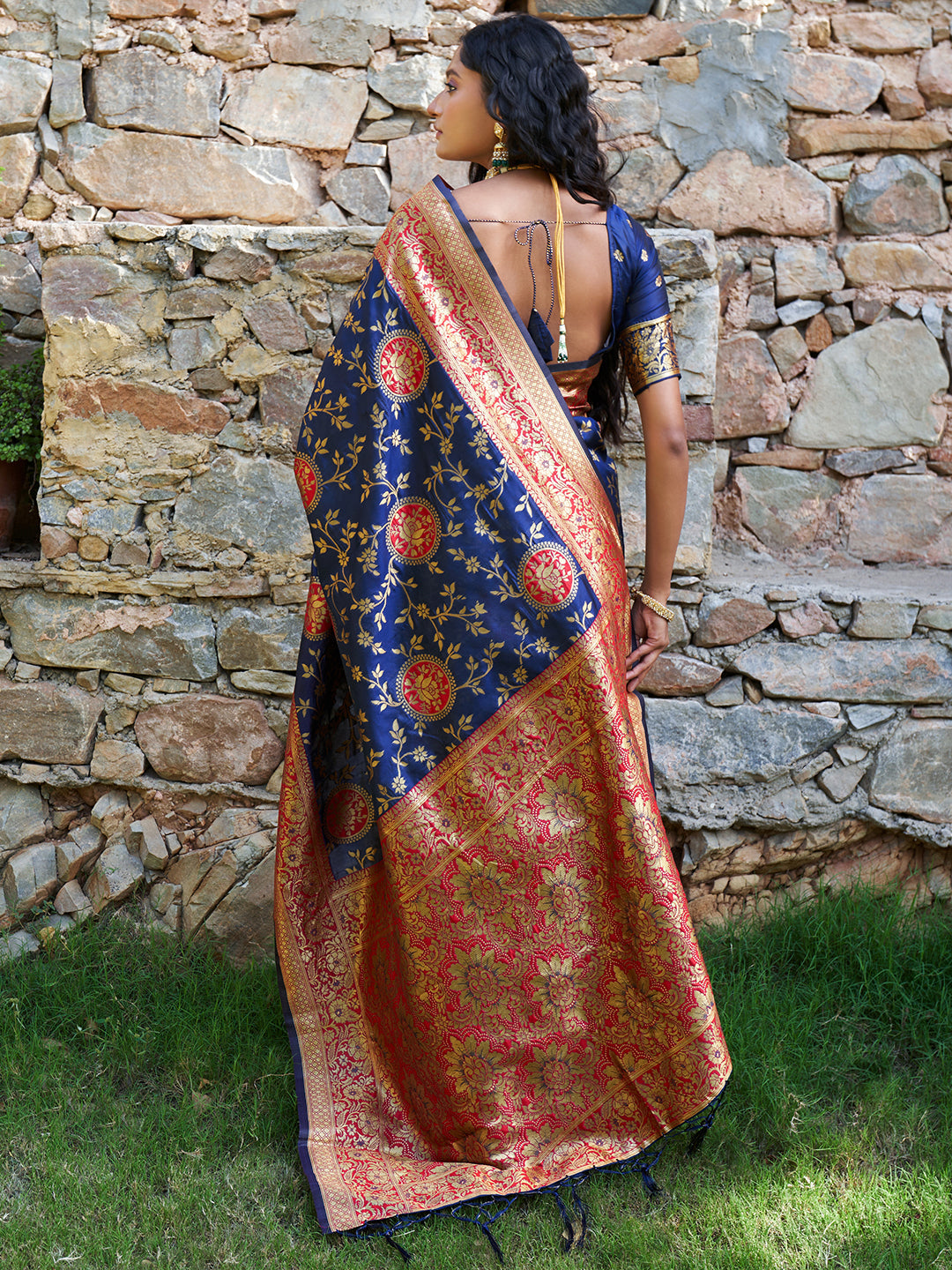 Janasya Navy Blue Silk Blend Woven Jaal Motif Woven Design Saree | Swadesiicart