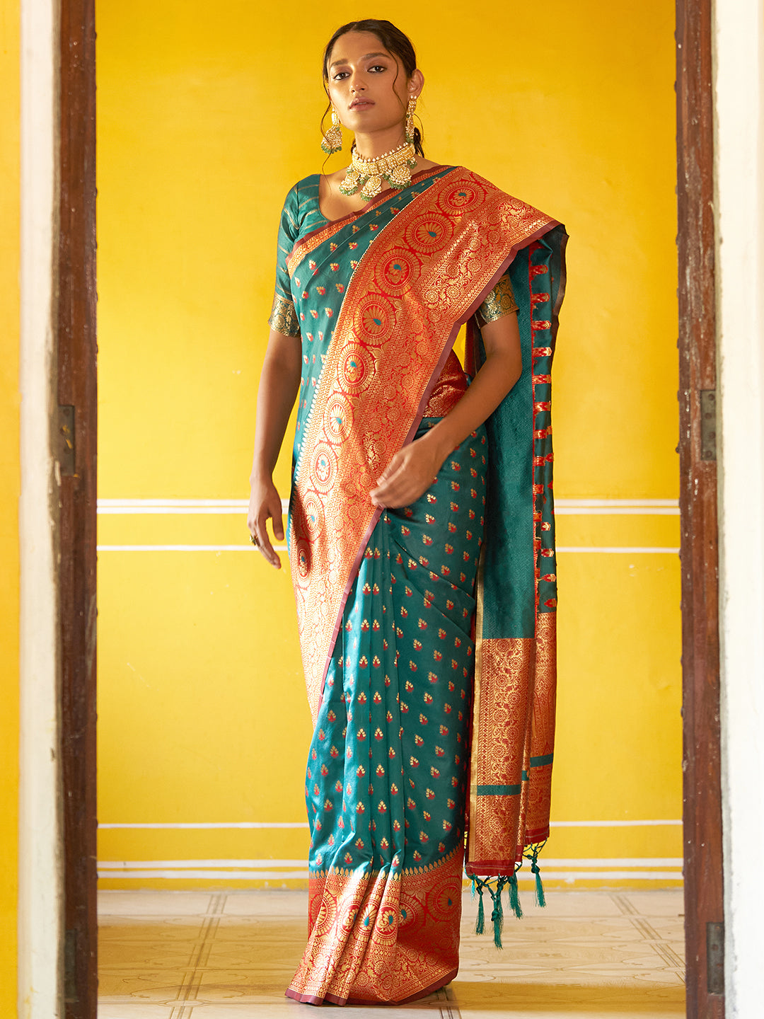 Janasya Green Silk Blend Woven Ethnic Motifs Woven Design Saree | Swadesiicart