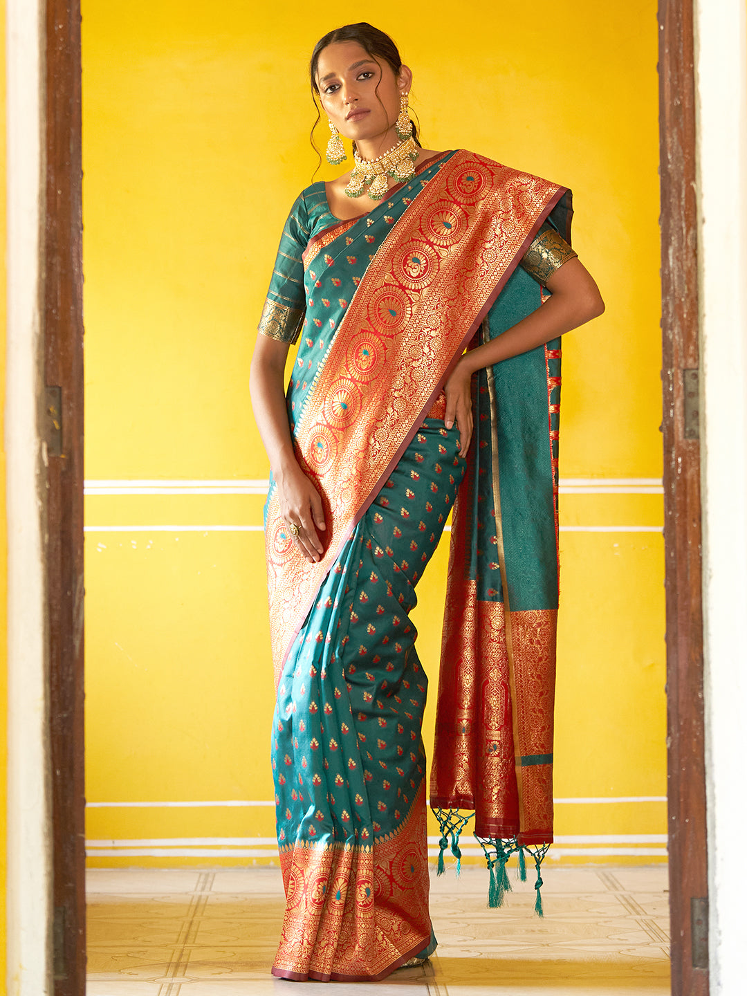Janasya Green Silk Blend Woven Ethnic Motifs Woven Design Saree | Swadesiicart